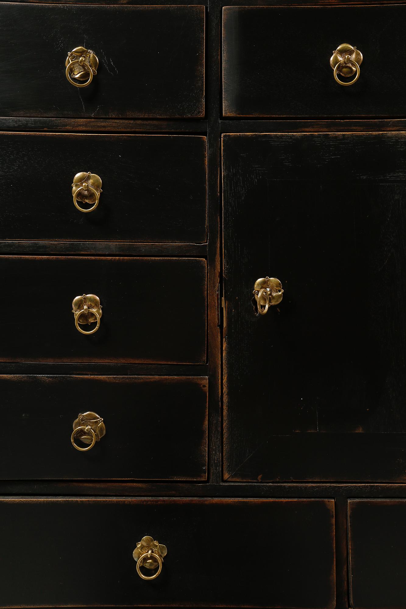 KABINETTSKÅP, delvis 1800/1900-tal.