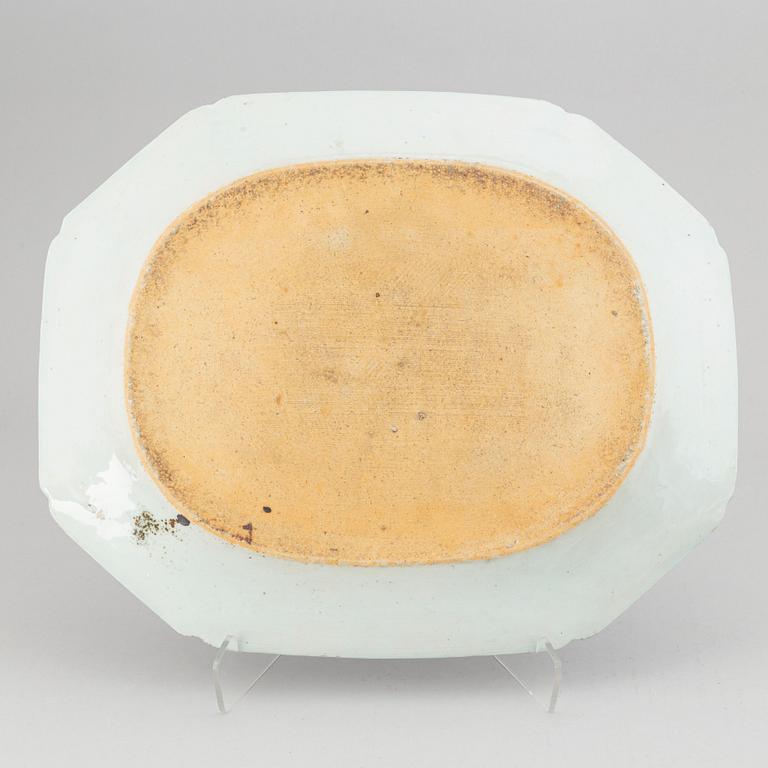 Stekfat, kompaniporslin. Qingdynastin, Qianlong (1736-95).