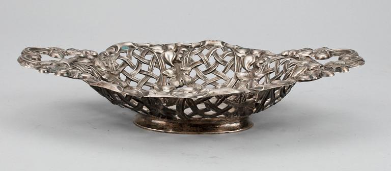 SKÅL, silver, Edvard Emanuel Petterson, Stockholm, 1863. Total vikt ca 219gram.