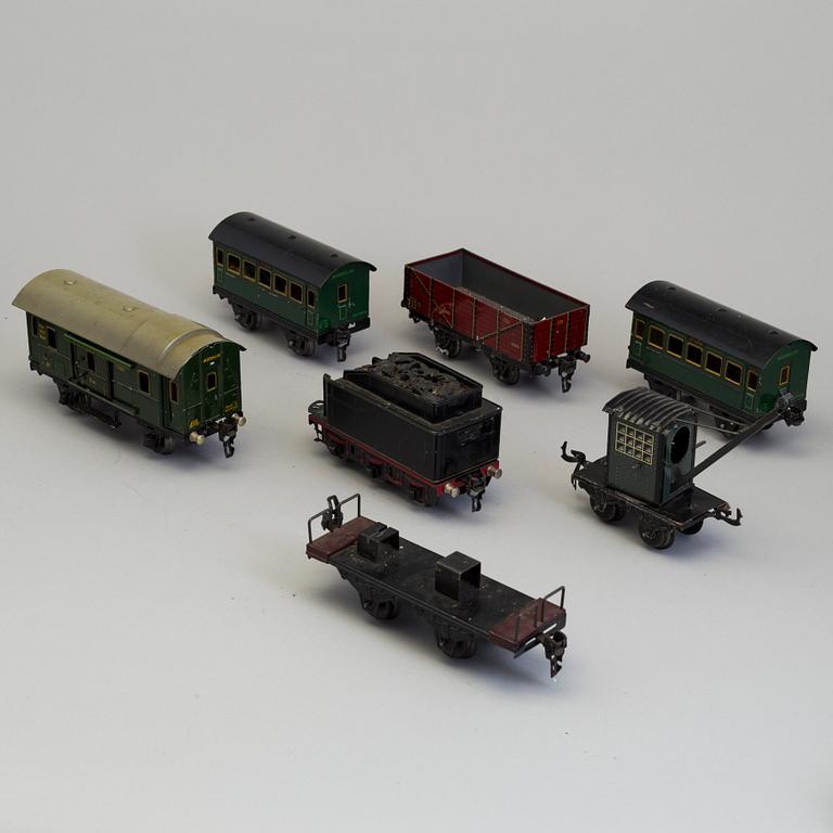 18 parts of modelltrains including Märklin, Bing Wercke, Karl Bub Germany, first half of the 20th century.
