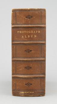 FOTOALBUM, med ca 98st foton USA, kända personer, bland annat Abraham Lincoln, omkring sent 1800-tal.