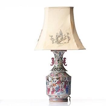 VAS/LAMPA, porslin. Qingdynastin, Kanton, 1800-tal.