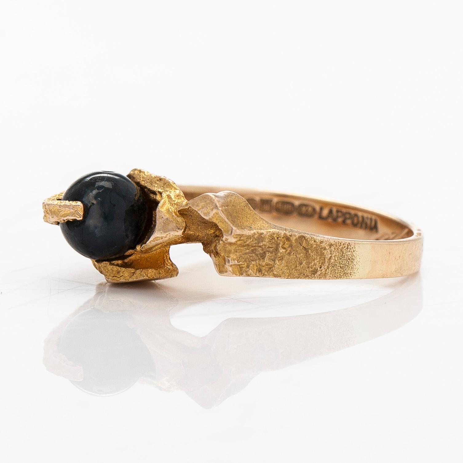 Björn Weckström, ring, "Gömd agat", 14K guld och mossagat. Lapponia 1975.