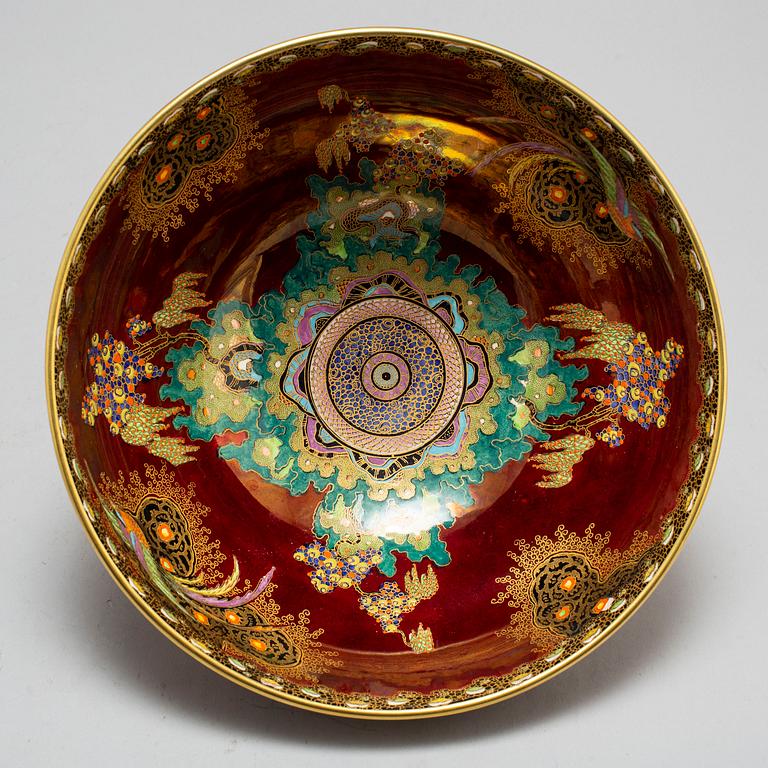 A porcelain bowl by Carlton Ware, England.