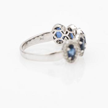 Ring, 14K gold with sapphires and brilliant-cut diamonds.
