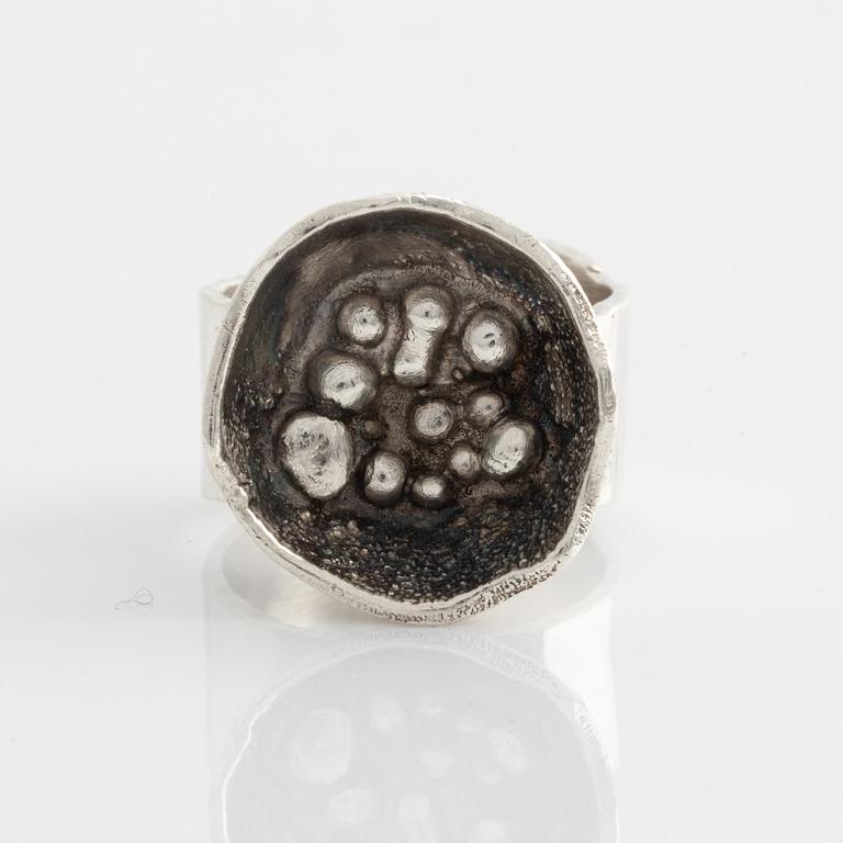 Bernd Janusch, ring, silver.