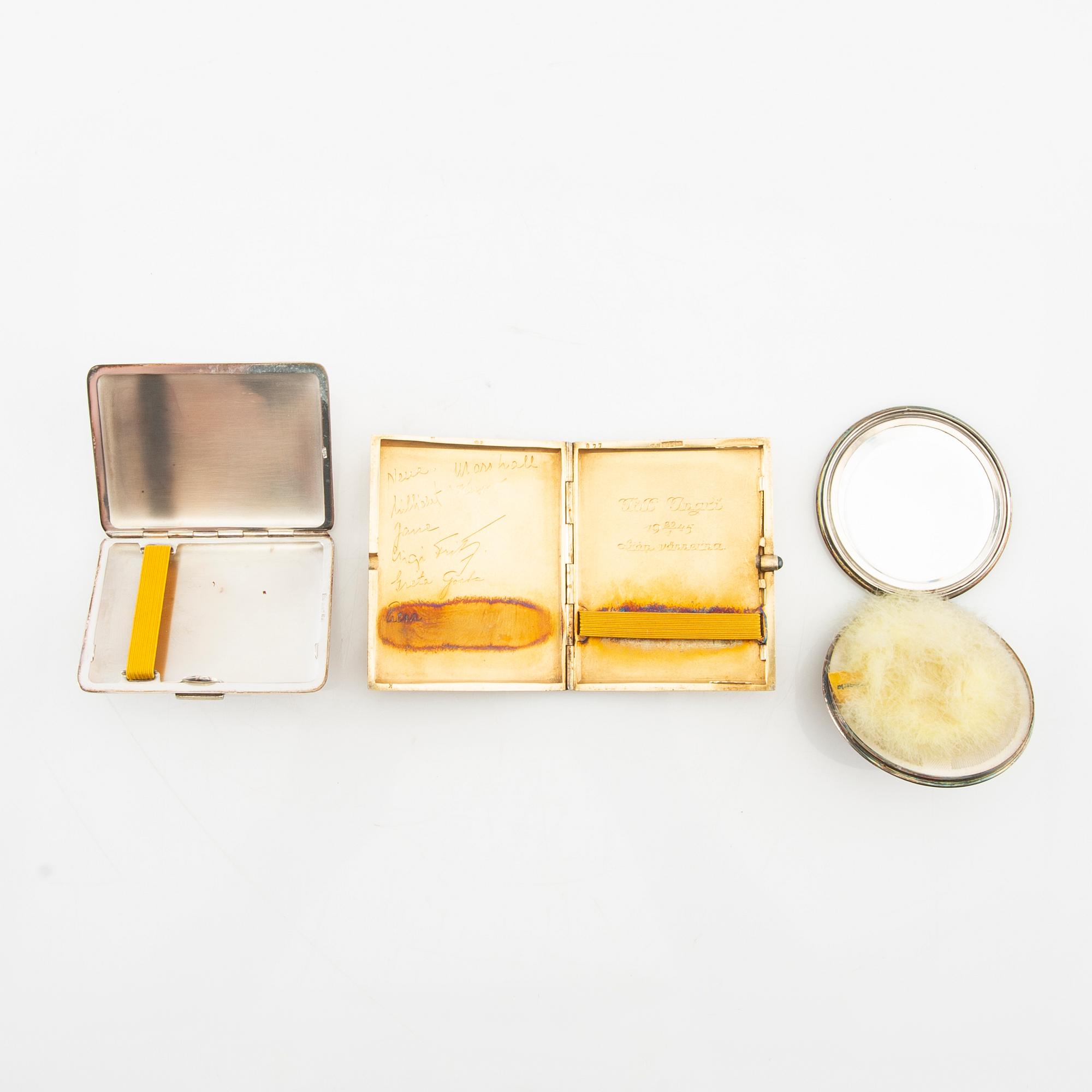 Various evening-related items such as cigarette cases, powder compacts, perfume flacons, etc., from the first half of the 20th century.
