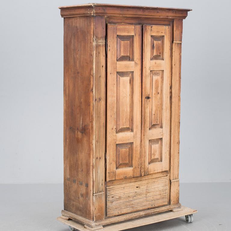 KLÄDSKÅP, mellaneuropa, 1800-talets första hälft.