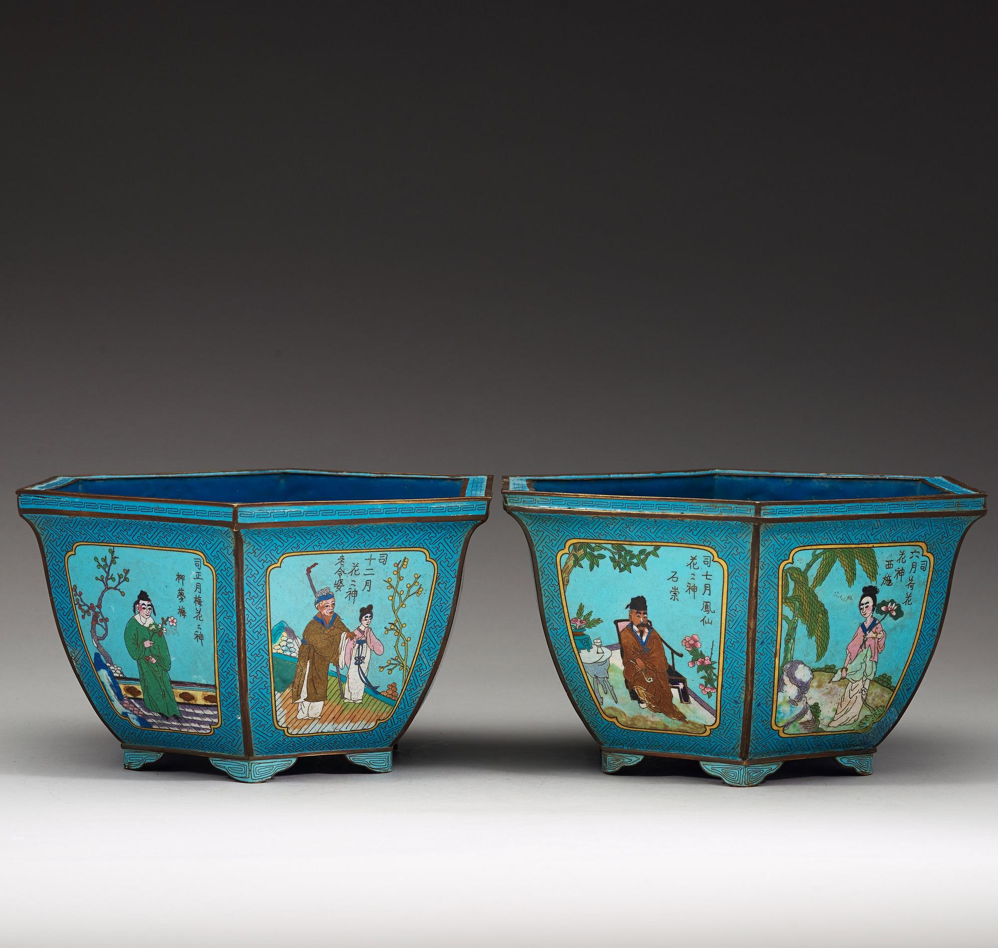 A pair of Chinese cloisonné flower pots, 1900-tal.