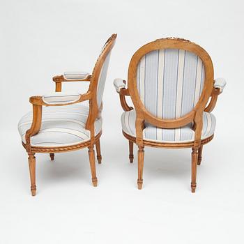 KARMSTOLAR, ett par, gustaviansk stil, 1900-tal.