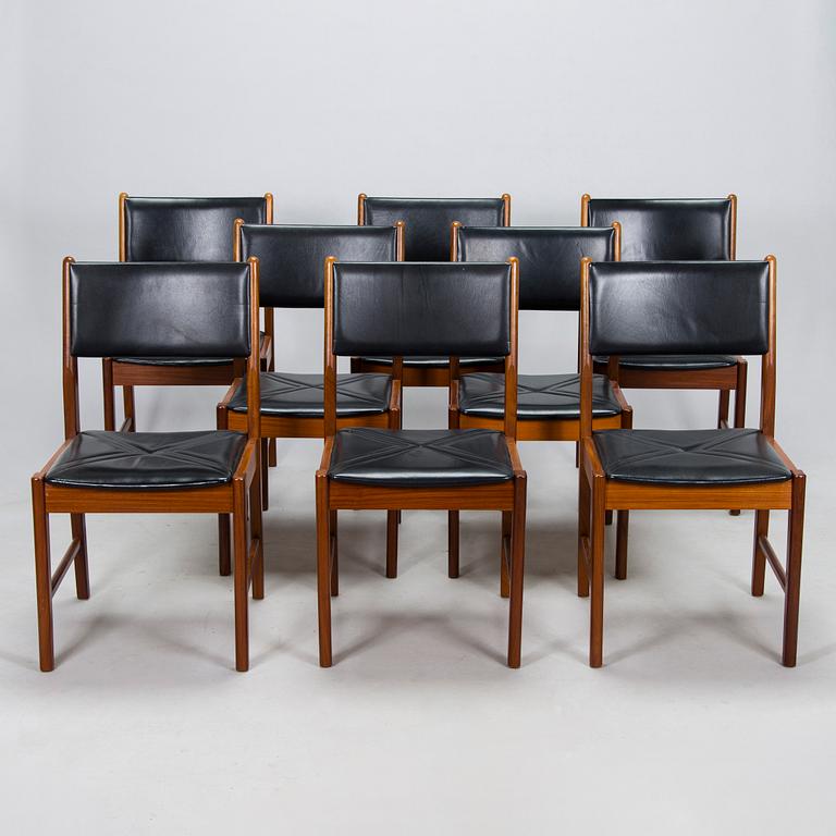Pertti Salmi, a 1970s 'Samuel' dining table and eight 'Simeon' chairs for Vaara Tuotanto, Kaluste-Yhtymä, Finland.