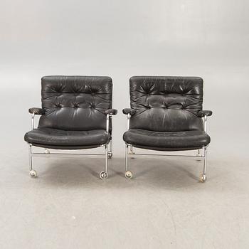 A pair of Bruno Mathsson karin leather and chrome easy chairs for DUX later part of the 20th century.