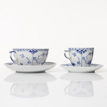 Royal Copenhagen, mat-, kaffe- och teservis, 88 delar, "Musselmalet", Danmark, 1800-1900-tal.