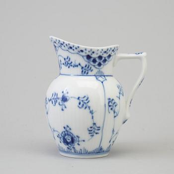 ROYAL COPENHAGEN, mat-, kaffe- och teservis, porslin, 44 delar, porslin, "Musselmalet", Danmark.
