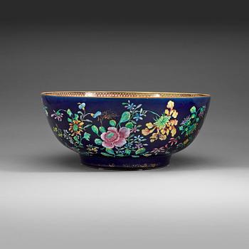 278. A large famille rose punch bowl, Qing dynasty, Qianlong (1736-95).