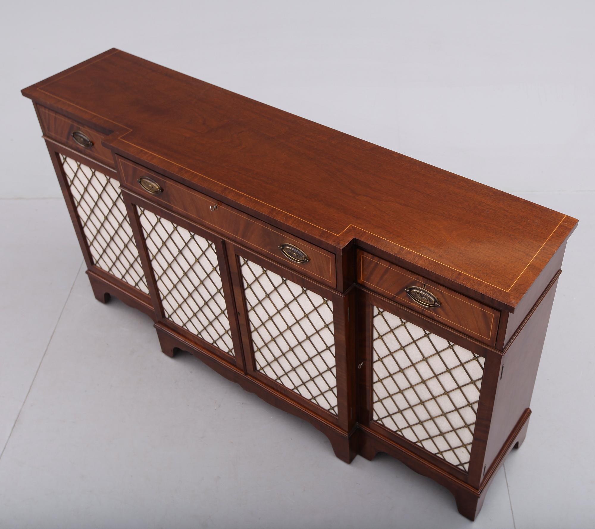 SIDEBOARD, England, 1900-talets andra hälft.