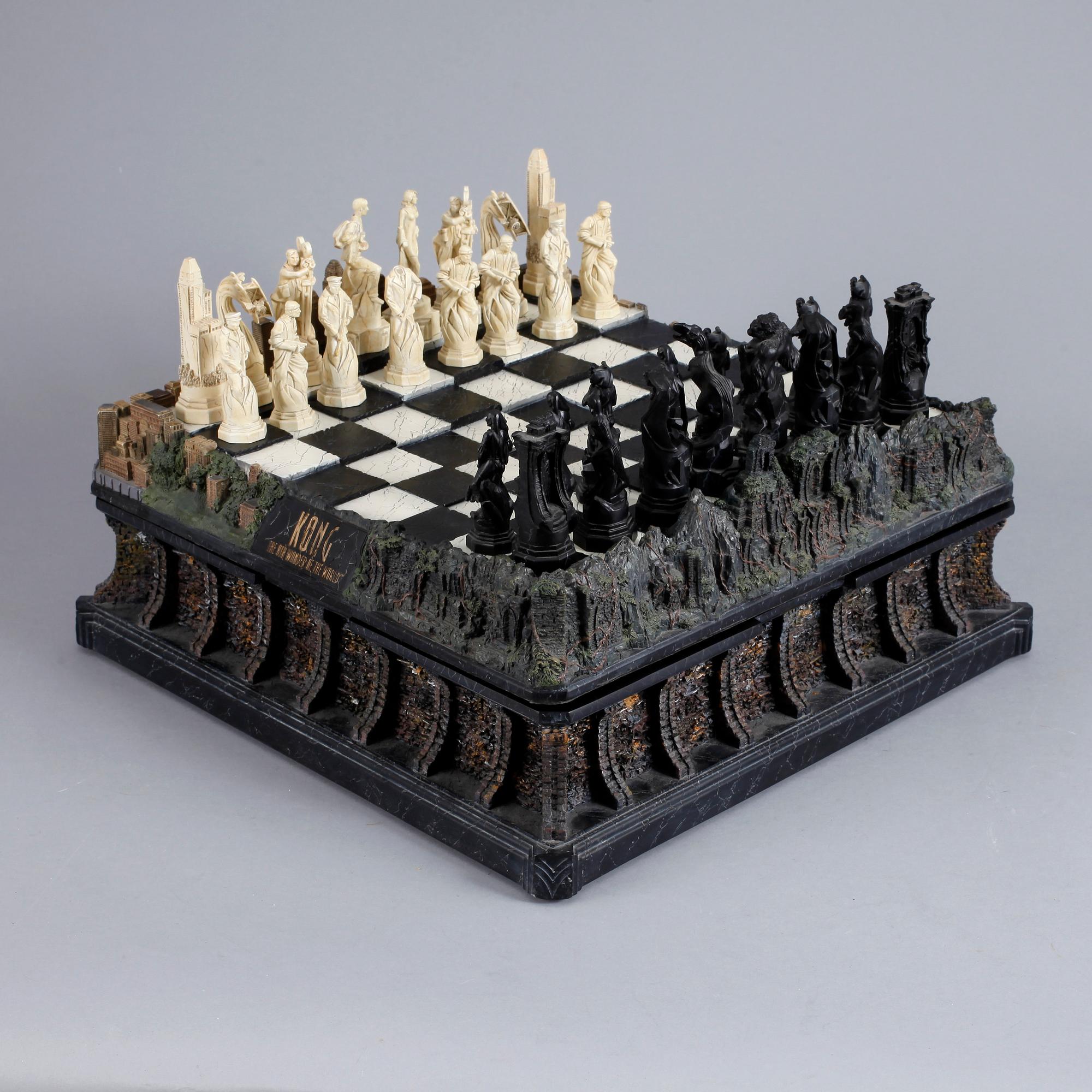 SCHACKSPEL, Weta workshop's..., 2005. Numrerad 510/1500.