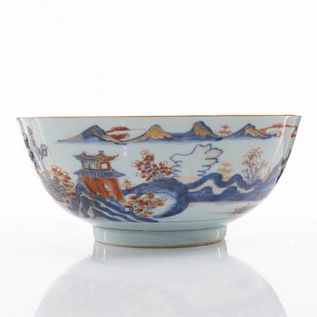 Mugg, bålskål samt fat, tre stycken, porslin. Qingdynastin, 1700-tal.