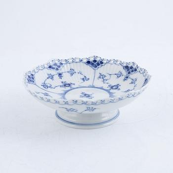 Service parts, 21 pieces, porcelain, "Musselmalet", full and half lace, Royal Copenhagen, Denmark.