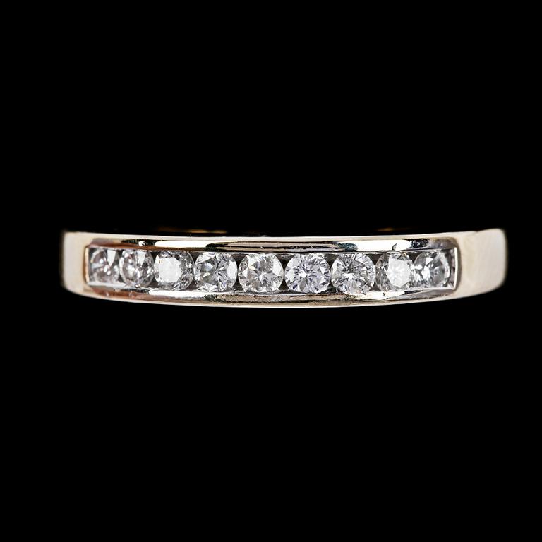 RING, 18k vitguld med 9 diamanter, tot ca 0.45 ct,