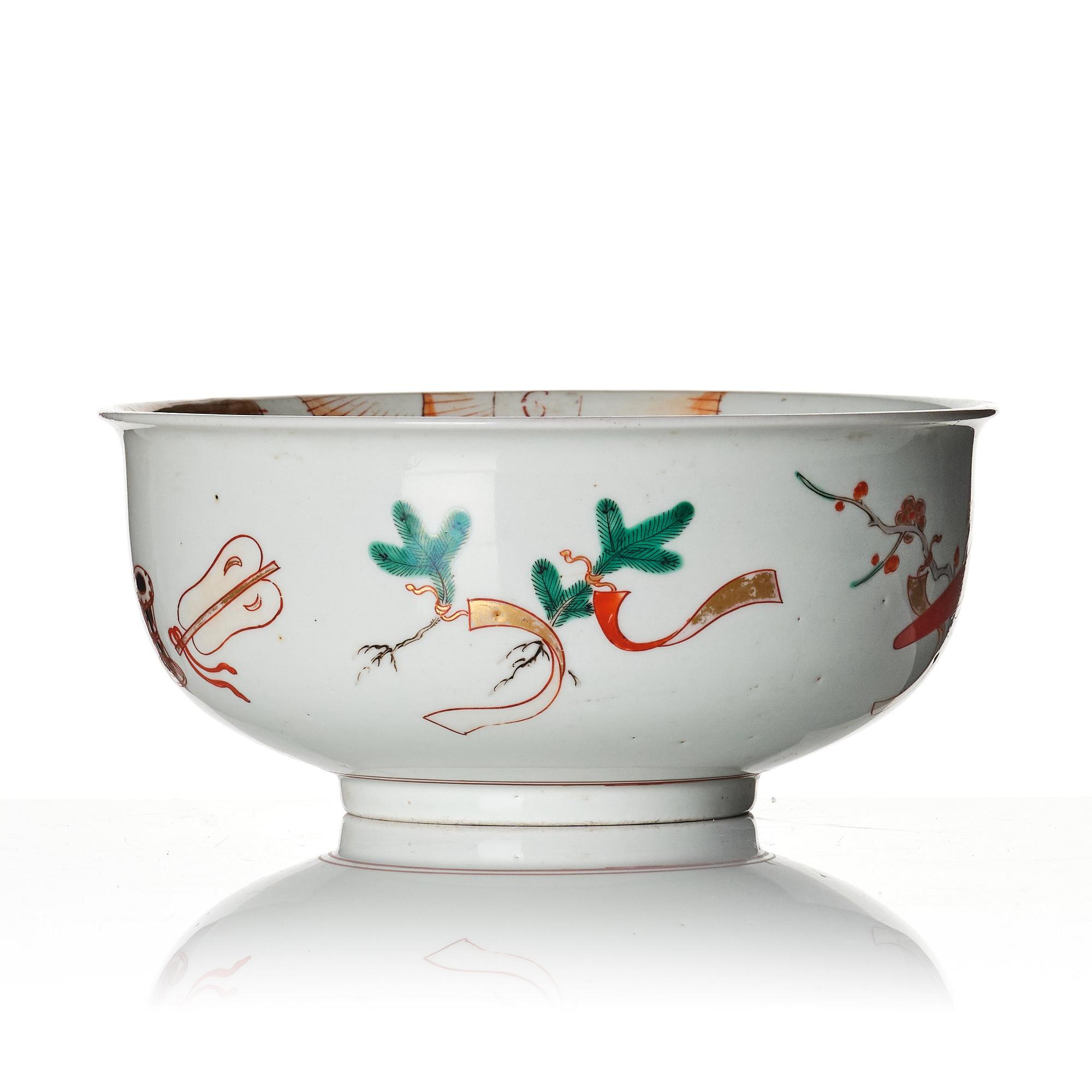 A Japanese porcelain bowl, Edo period (1603-1868).