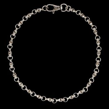 A white gold 'skull' necklace/chain. Weight 81,4 g.