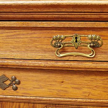 Skåp, jugend, tidigt 1900-tal.