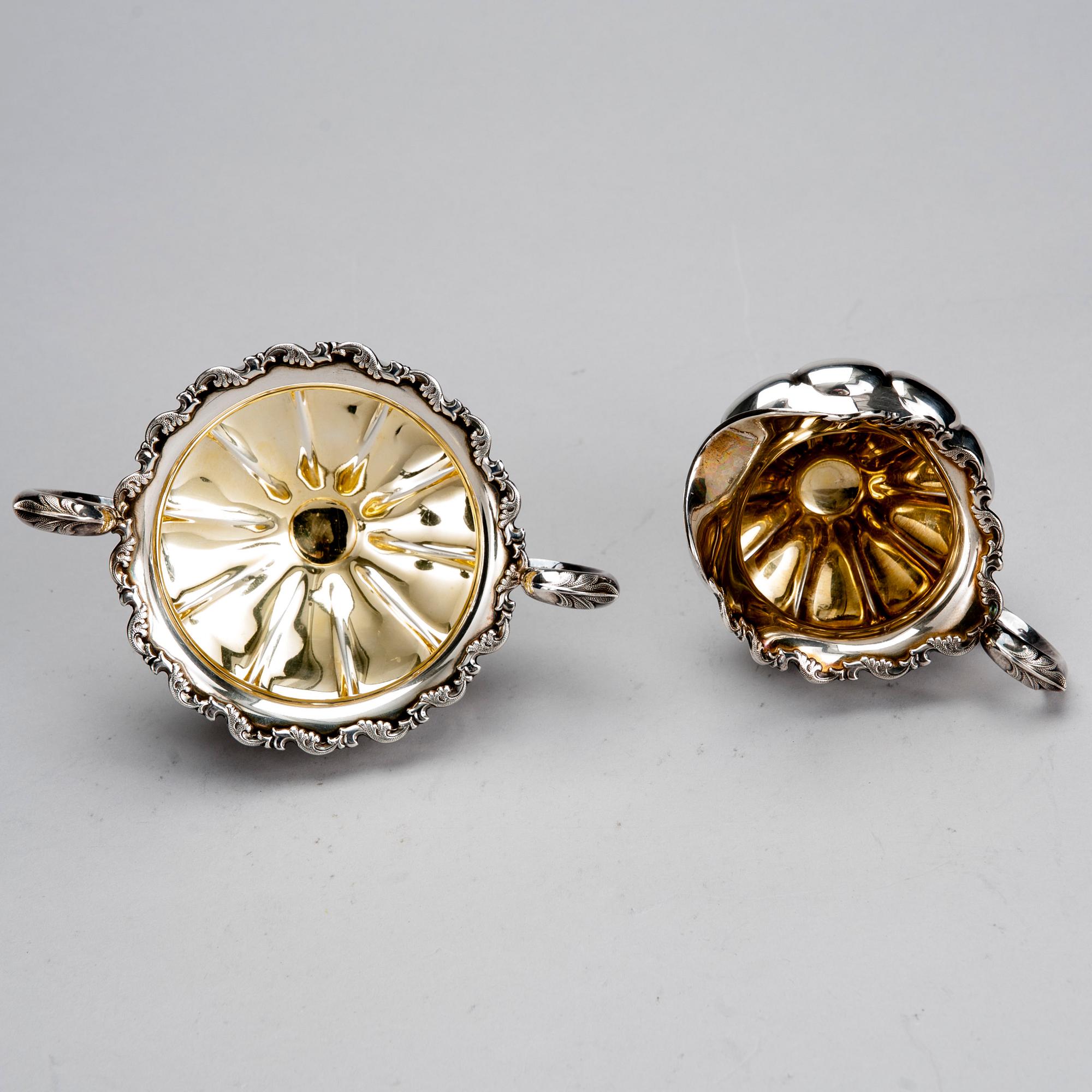 SOCKERSKÅL och GRÄDDSNÄCKA, silver, Auran Kultaseppä, Åbo 1966. Totalvikt ca 346,5 g.