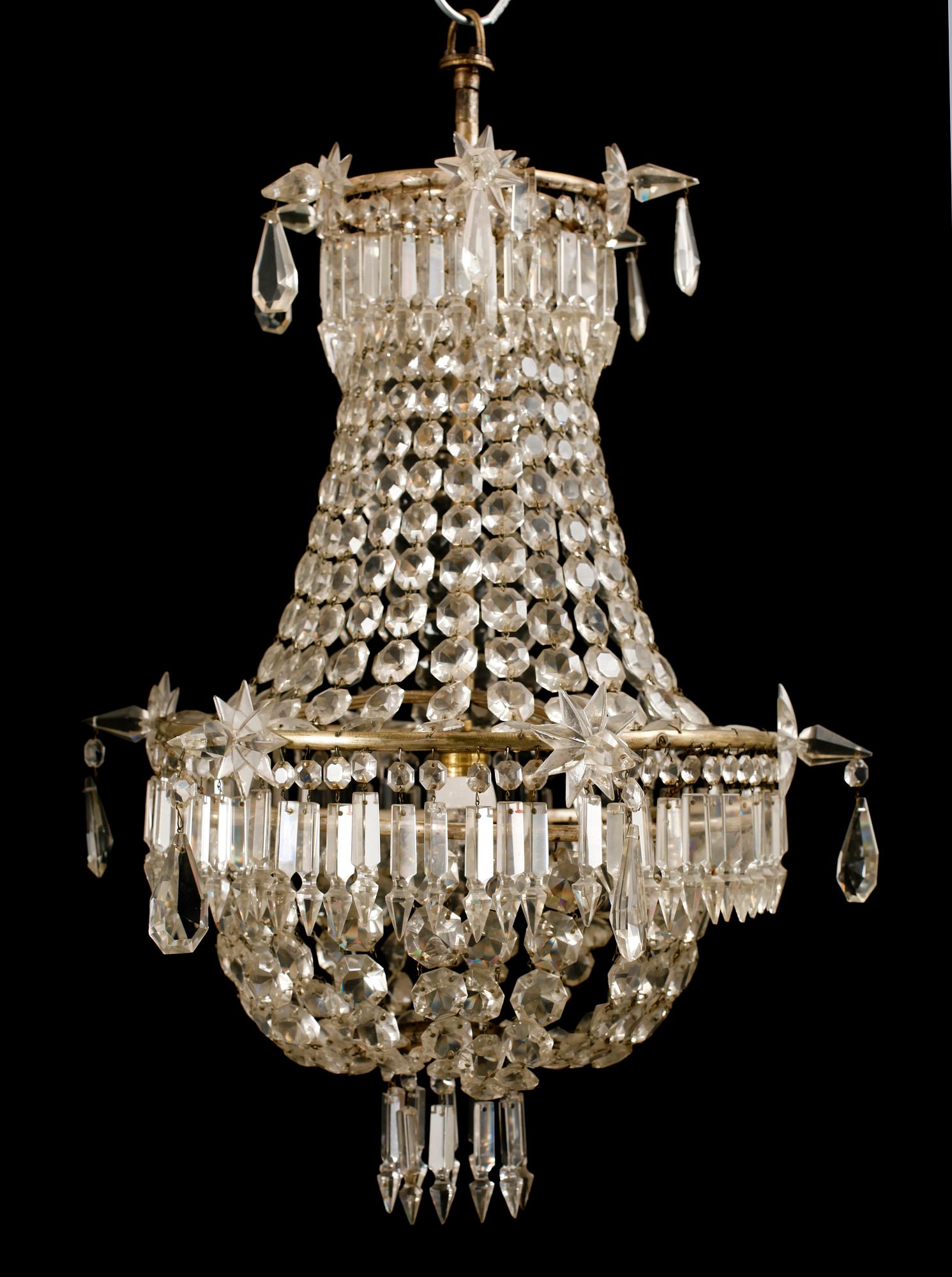 LJUSKRONA, gustaviansk stil, 1900-talets första hälft. H ca 65.