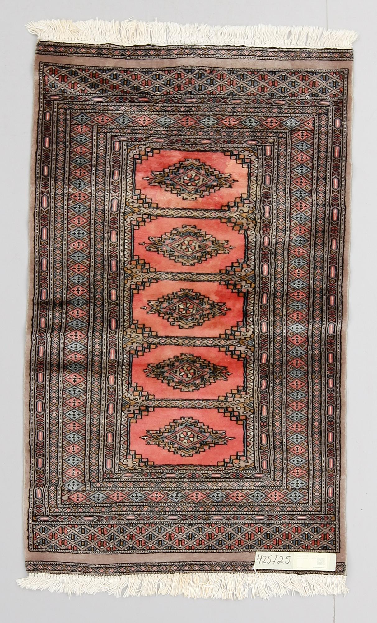 MATTA, Kashmir, ca 153 x 93 cm.