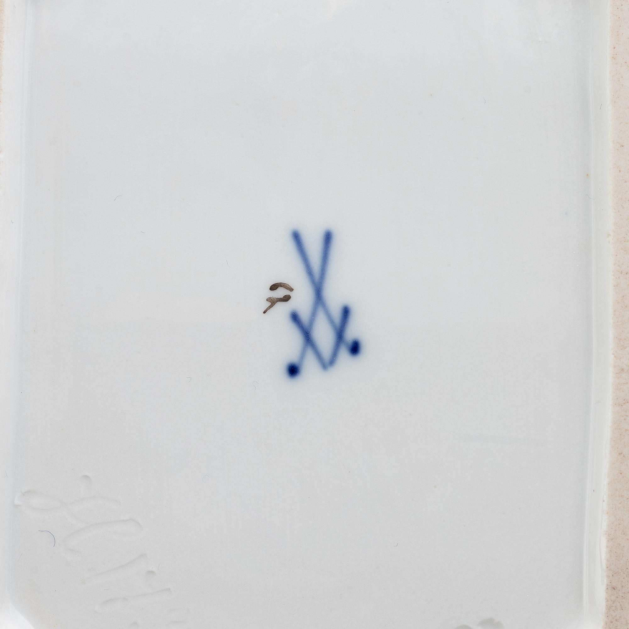 Te- och kaffeservis, 28 delar, samt tvättfat med kanna, porslin, Meissen, omkring år 1900.