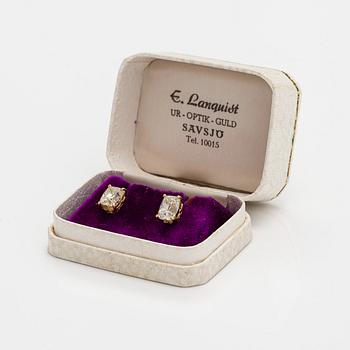 A pair of 18K gold earrings with diamonds ca. 4.32 ct in total. With IGI certificate.