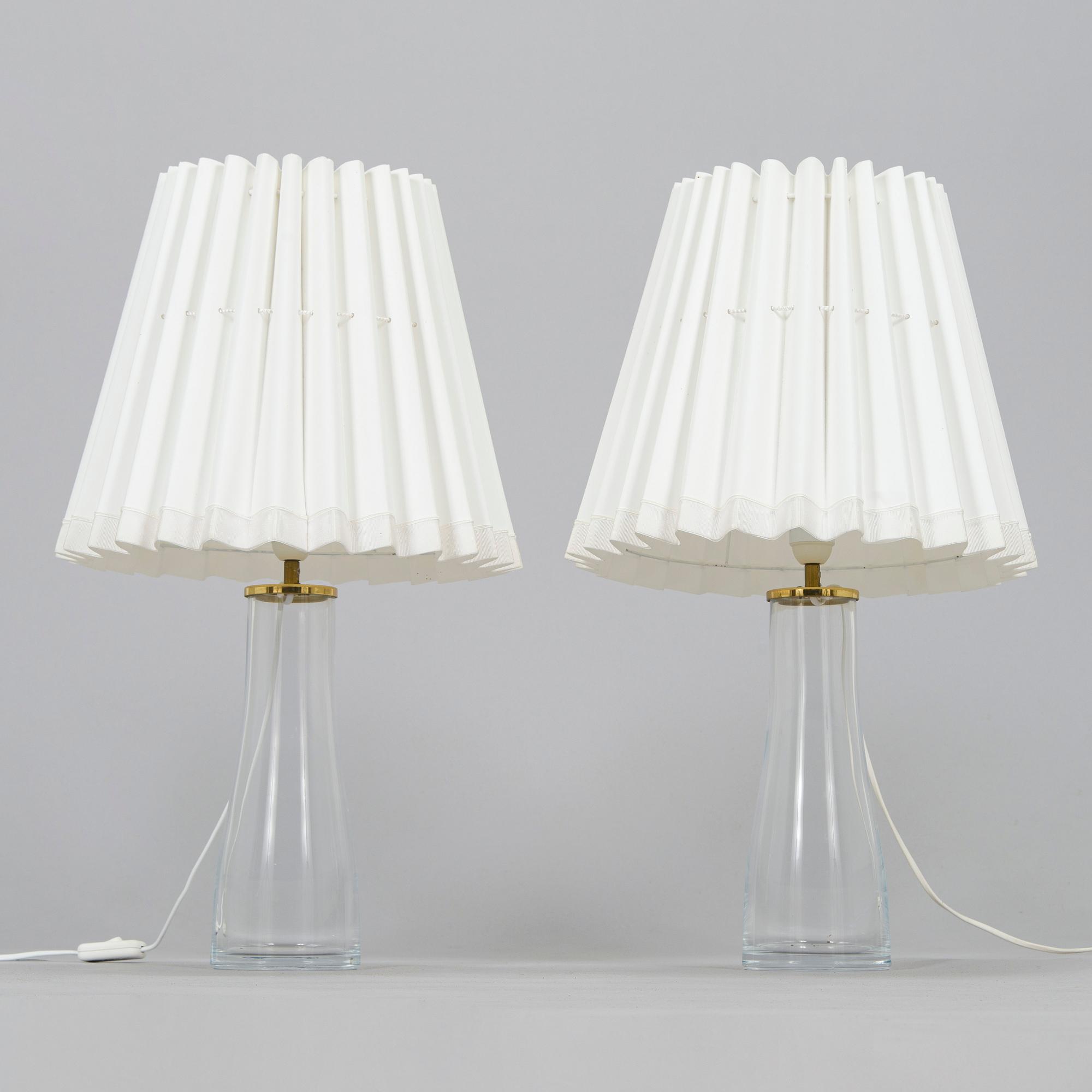 Maire Gullichsen, A pair of 1990s tablelamps for Artek.