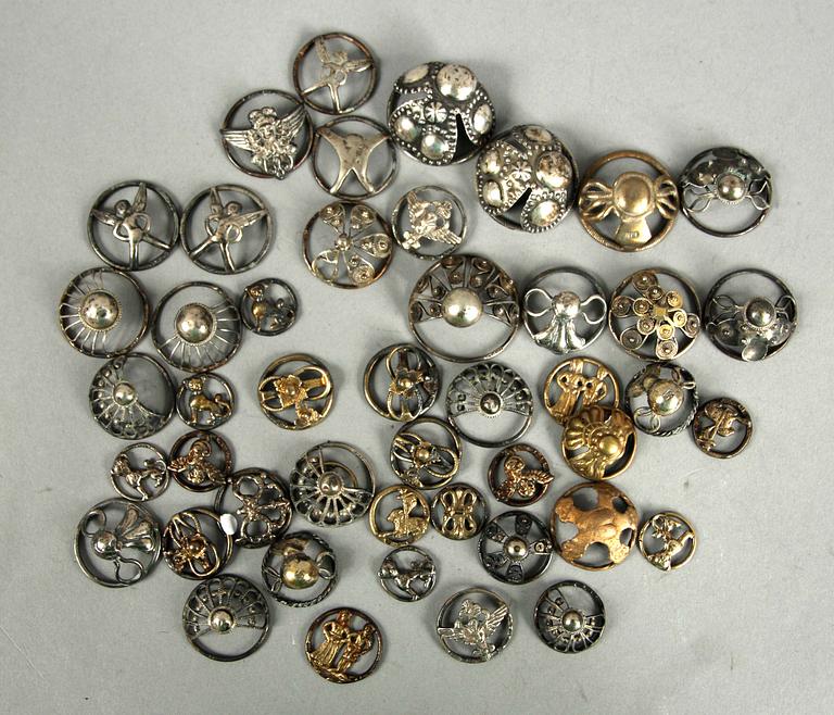 PARTI DRÄKTKNAPPAR M M, bl a silver, 1800-1900-tal.