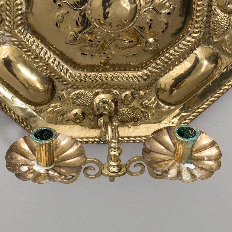 LJUSPLÅTAR, ett par, barock, 1700-tal.