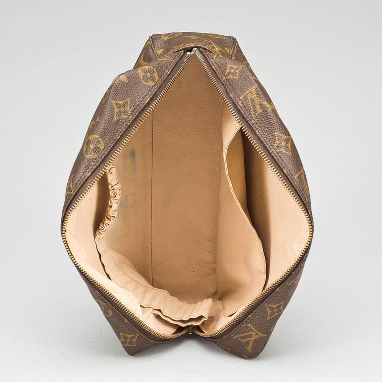 NECESSÄR, Louis Vuitton.