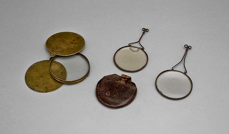 LÄSGLAS, 3 st, 1700-tal.