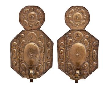595. A PAIR OF WALL SCONCES.