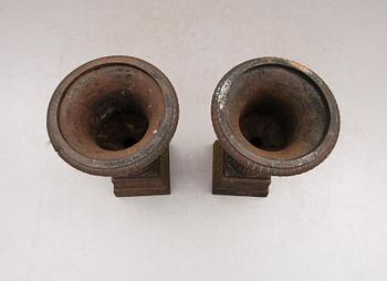 TRÄDGÅRDSURNOR, 1 par, 1900-talets andra hälft.