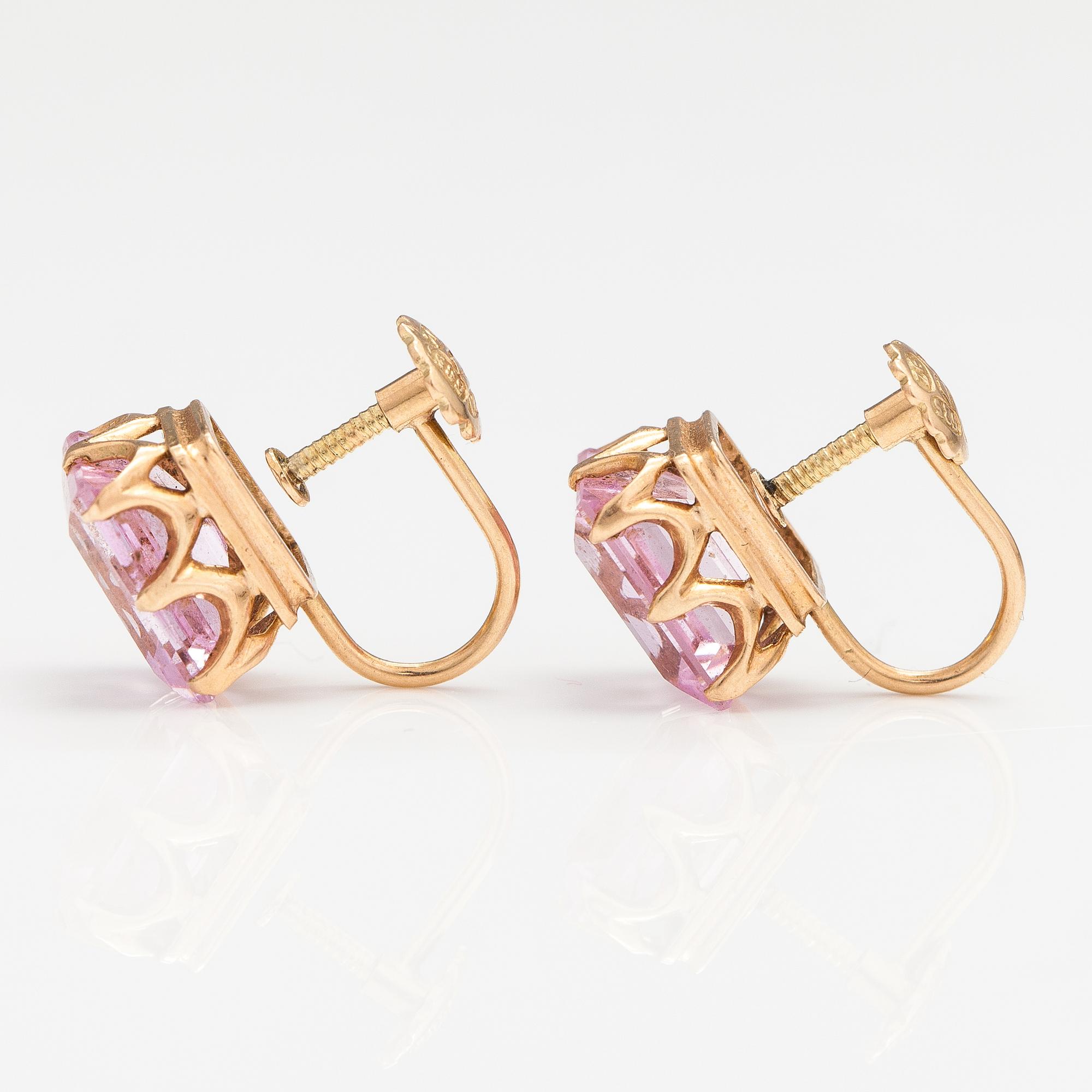 A pair of 14K gold earrings with synthetic pink sapphires. Westerback, Helsinki 1953.