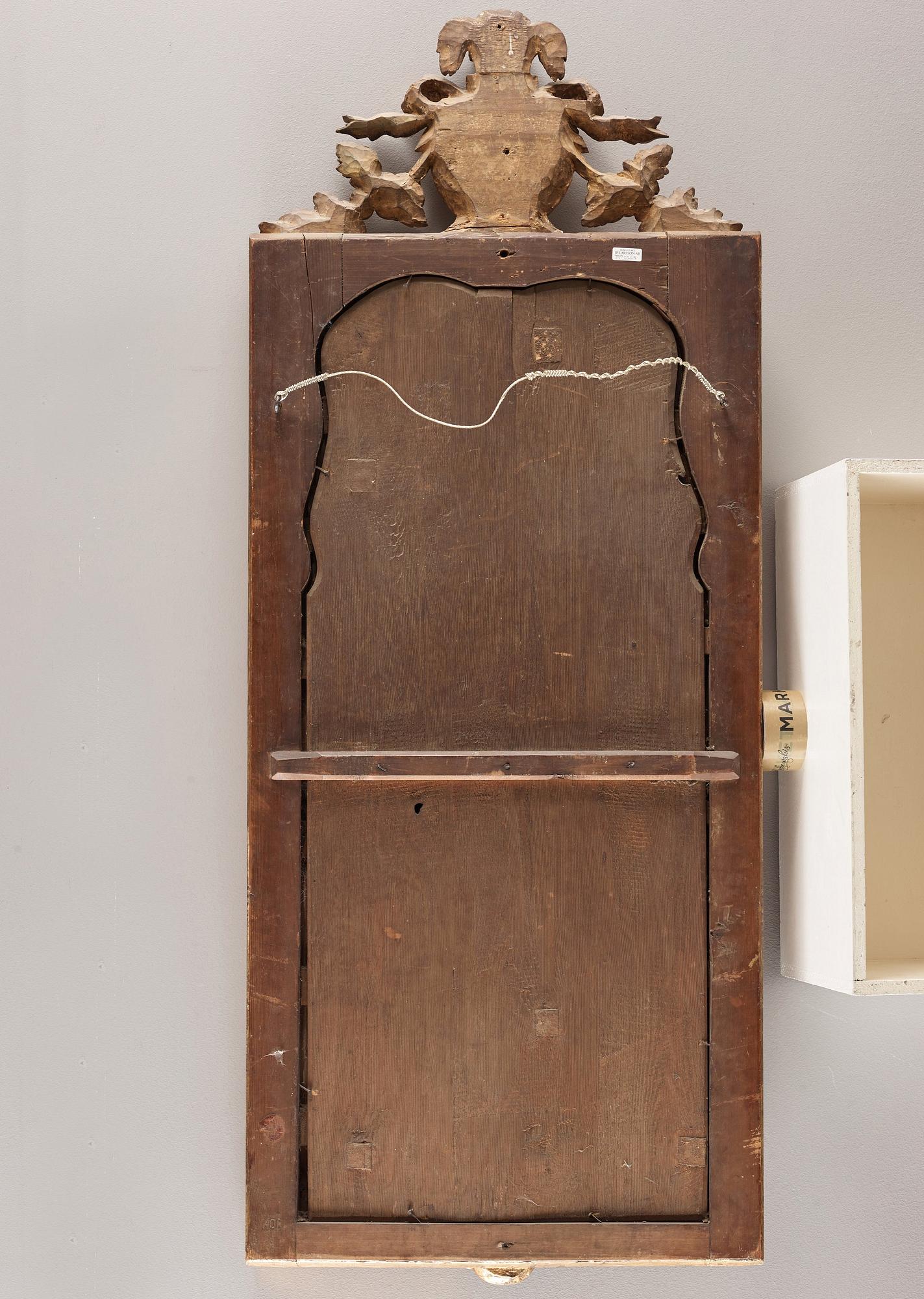 SPEGEL. Gustavianskt stockholmsarbete, 1700-talets slut.