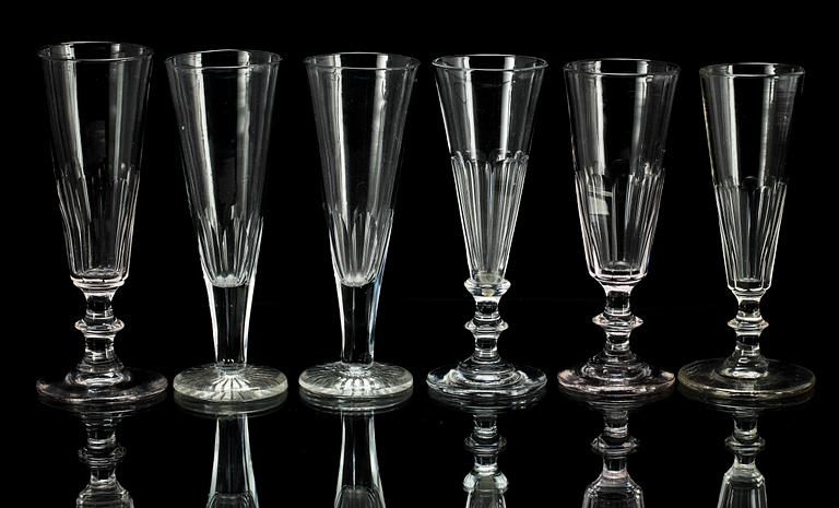 CHAMPAGNESTRUTAR, 16 st, glas, mestadels 1800-tal.