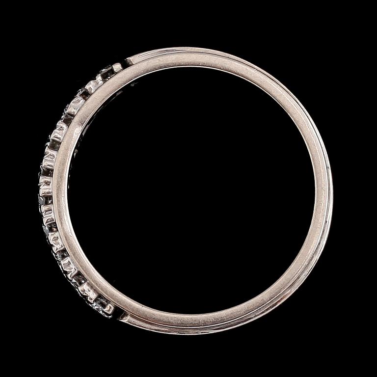 ALLIANSRING, 18 k vitguld, 10 diamanter tot ca 0.40 ct, svenska stämplar, 1964.