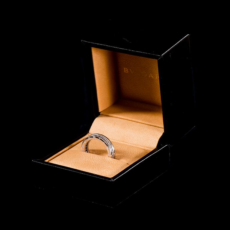 RING, briljantslipade diamanter, 18K vitguld. Bulgari "B.zero1".