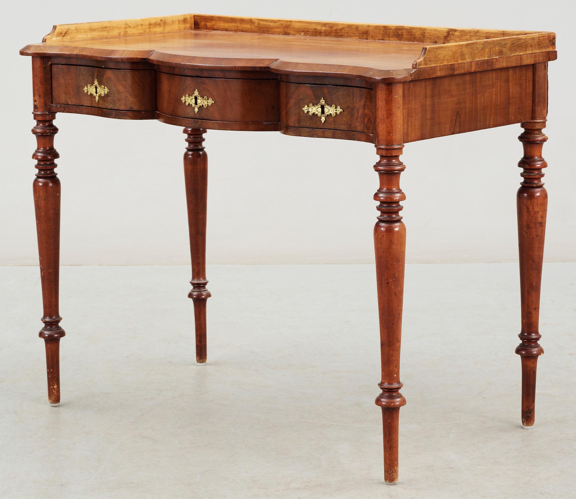 SKRIVBORD, nyrenässans, 1800-talets slut.