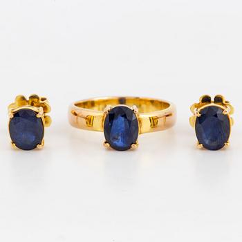 Ring and a pair of earrings with sapphire.