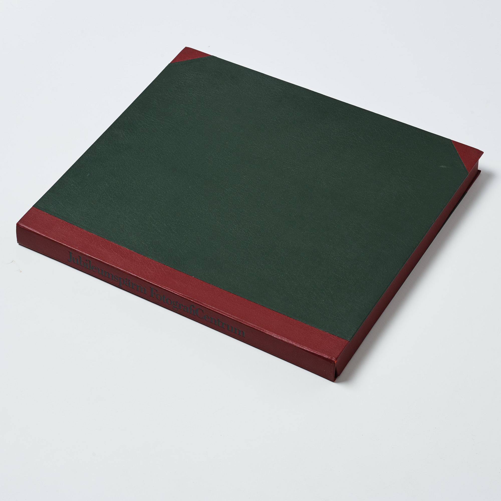 Portfolio, 10 gelatin silver prints, numbered 19/110, Jubileumspärm Fotograficentrum.