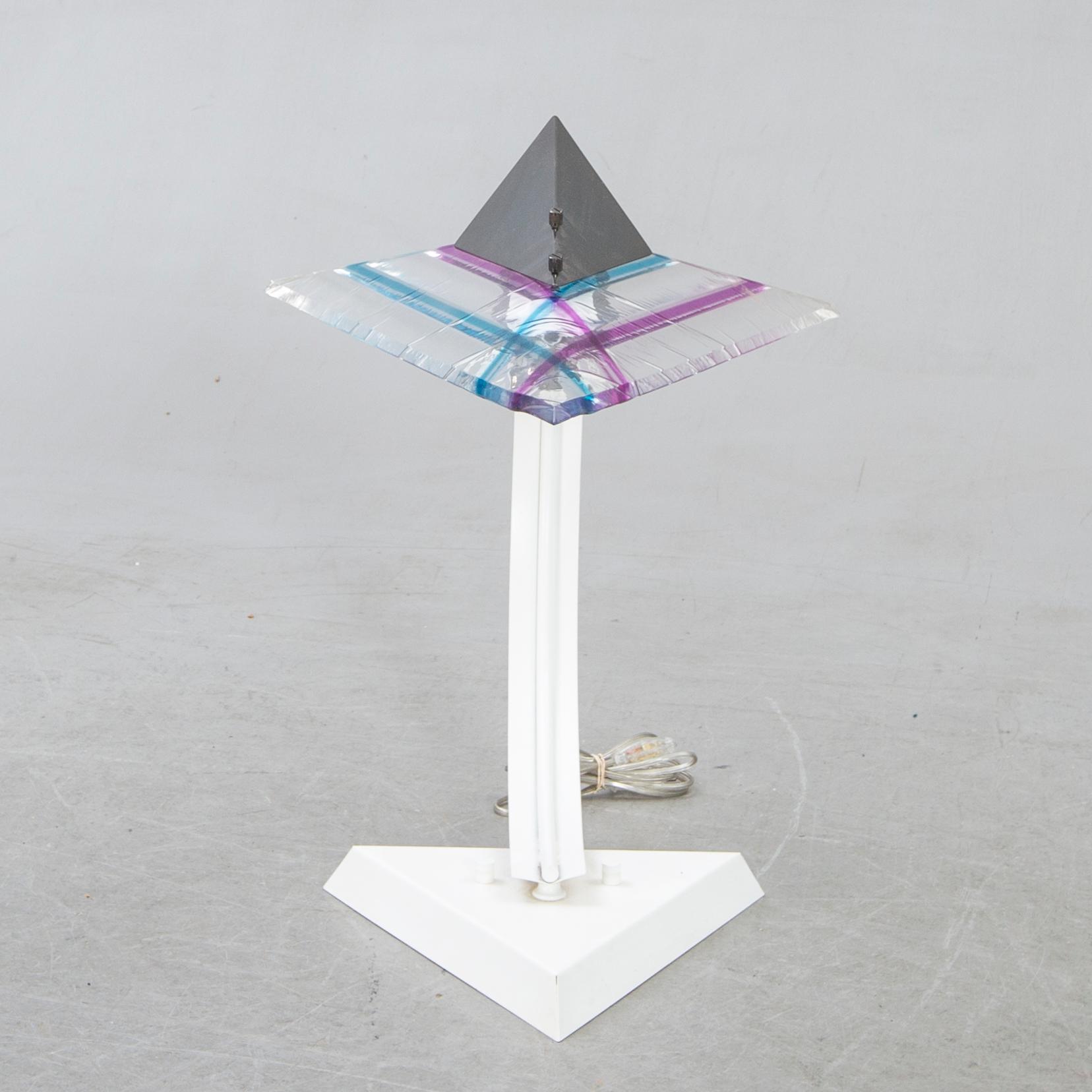 An Italian 1980s table lamp.