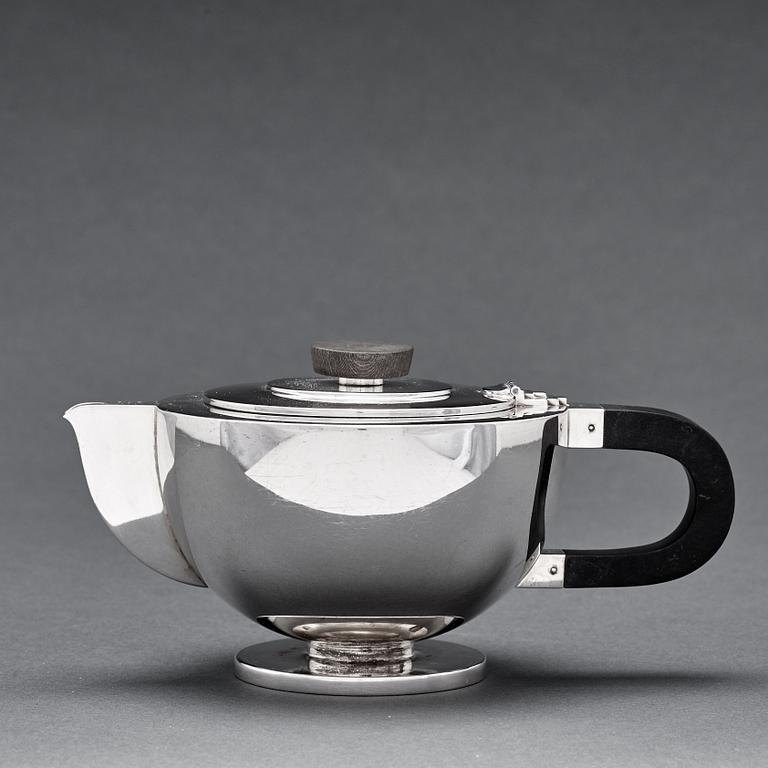 Guttorm Kristiansen (Gagnes), a four pieces 830/1000 silver tea- and coffee service, David-Andersen, Norway 1927-49.