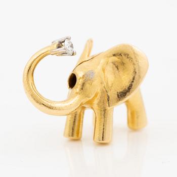 Ole Lynggaard hänge 18K guld i form av elefant  med en rund briljantslipad diamant.
